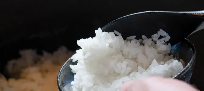 湯気立つ炊き立てご飯