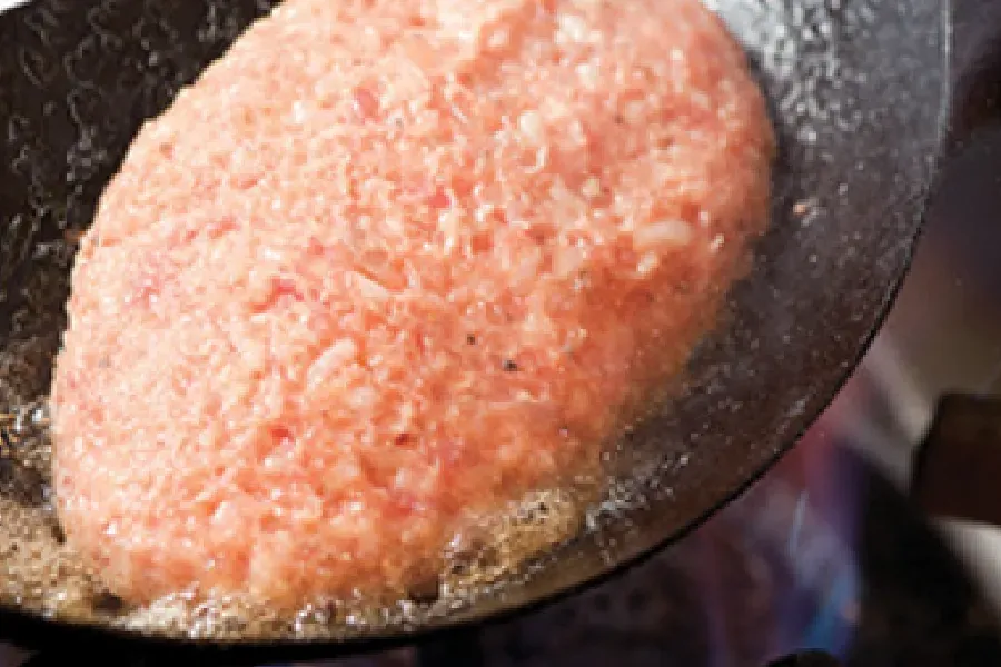 ハンバーグを焼いているイメージ